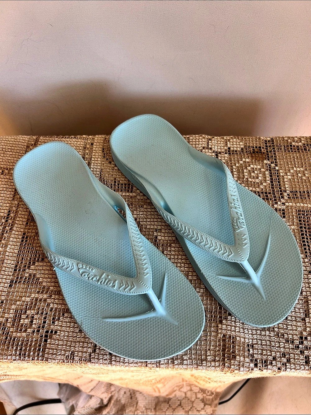 Archie’s Women's Blue Flip Flops US 9 Like New